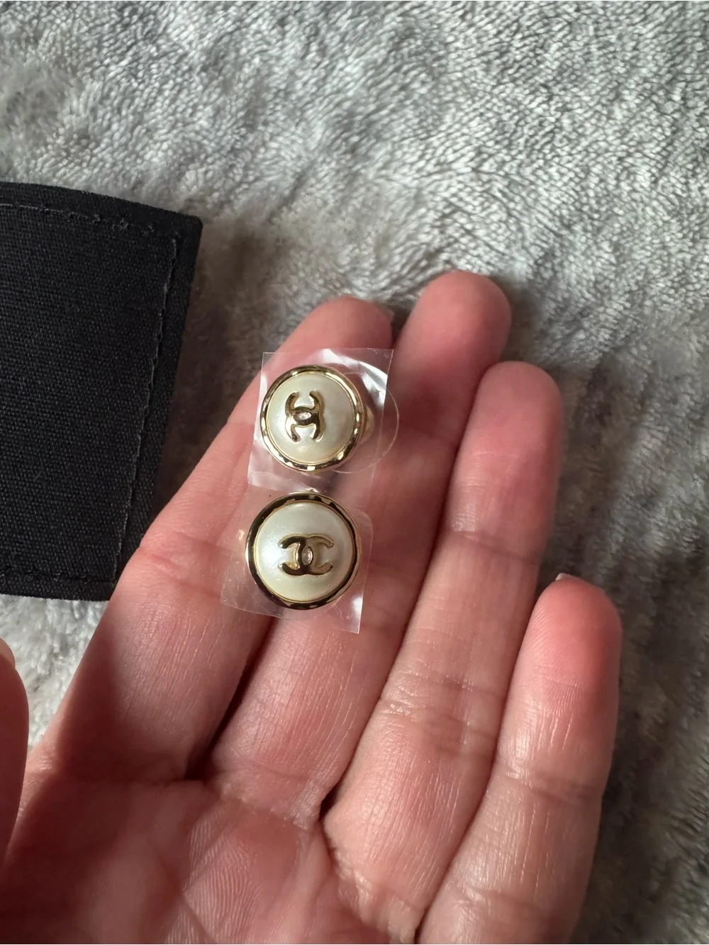 CHANEL classic round